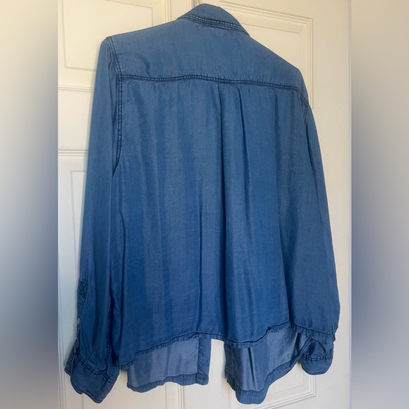 Torrid faux denim shirt - Picture 3 of 4